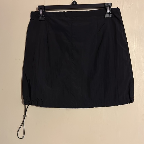 Gianni Bini Freya Nylon Cargo Skirt - Picture 4 of 7